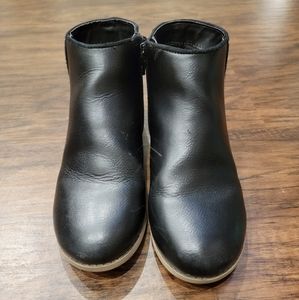 Girls black boots